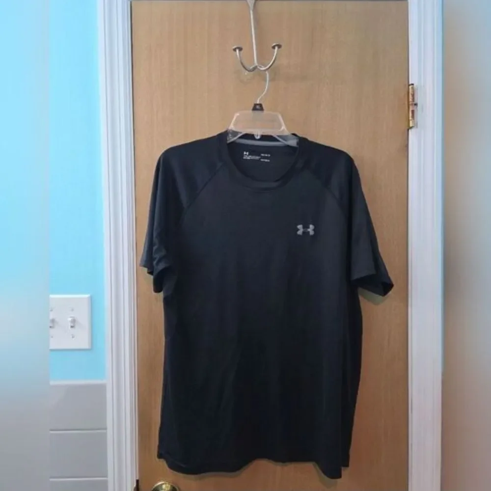 Under Armour Black Shirt Large (#2) (Or Better Offer) - Picture 1 of 3